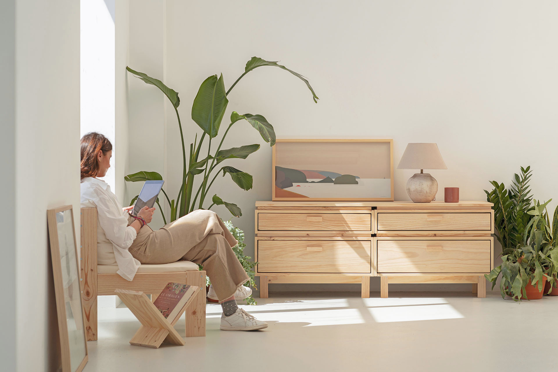 Imagen de ambiente 4 para:Cómoda de madera maciza natural